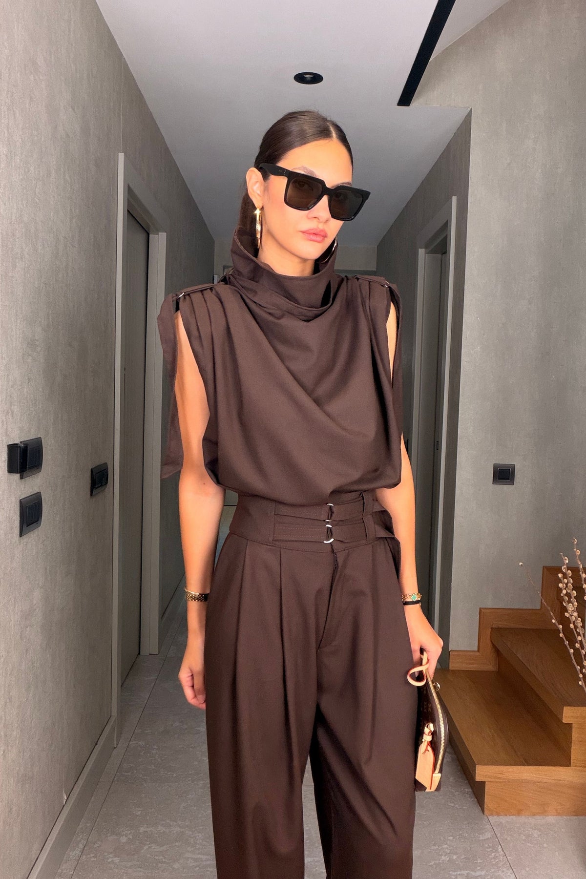 Kahverengi Apolet Detaylı Bluz Pantolon Takım