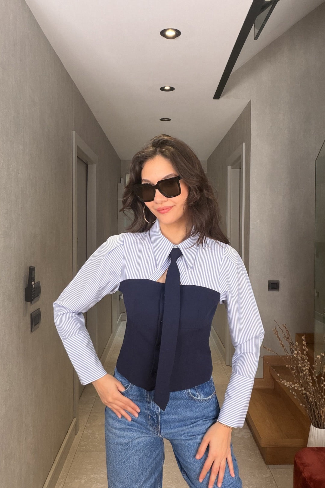 Lacivert Kravatlı Tasarım Gömlek