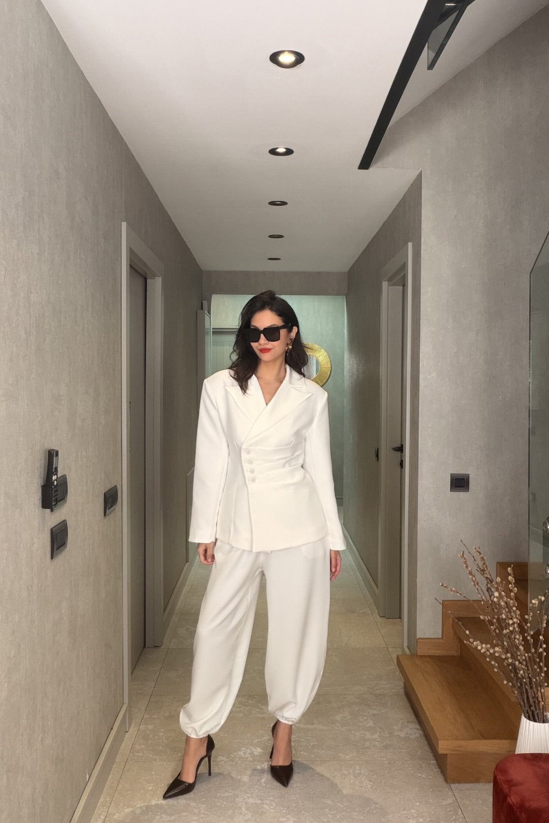 Beyaz Şalvarlı Takım