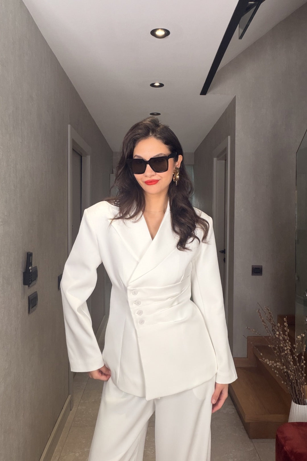 Beyaz Şalvarlı Takım