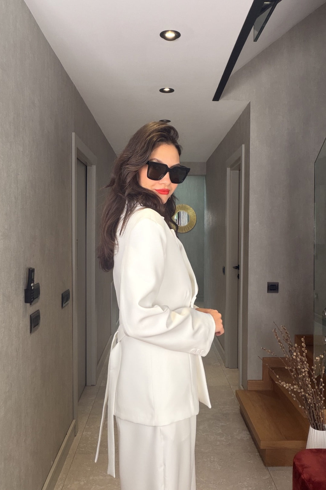 Beyaz Şalvarlı Takım