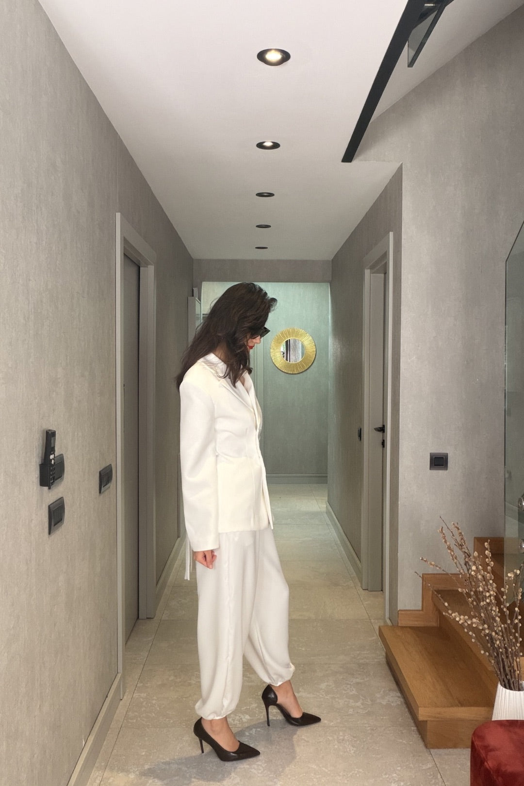 Beyaz Şalvarlı Takım