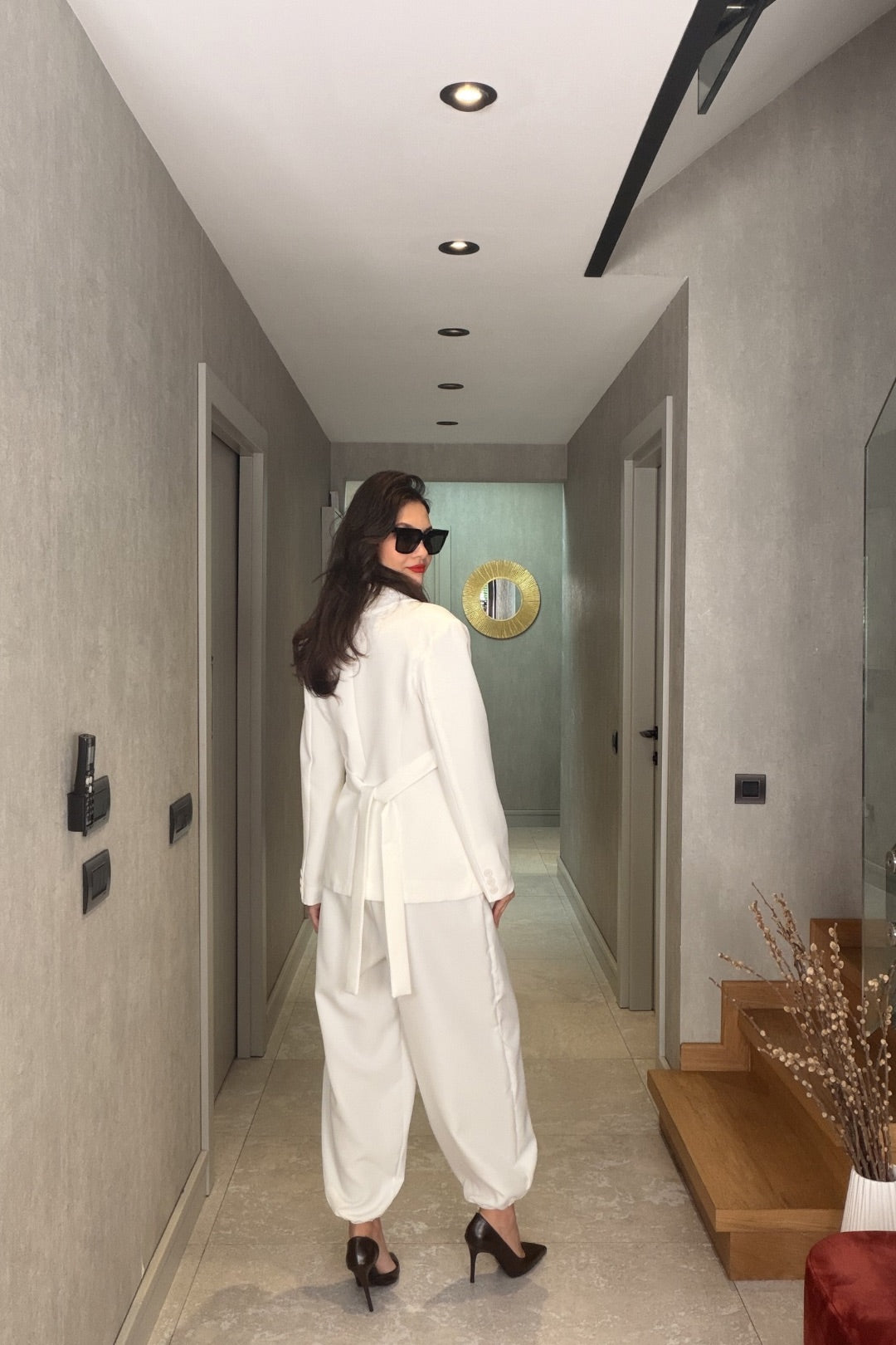 Beyaz Şalvarlı Takım