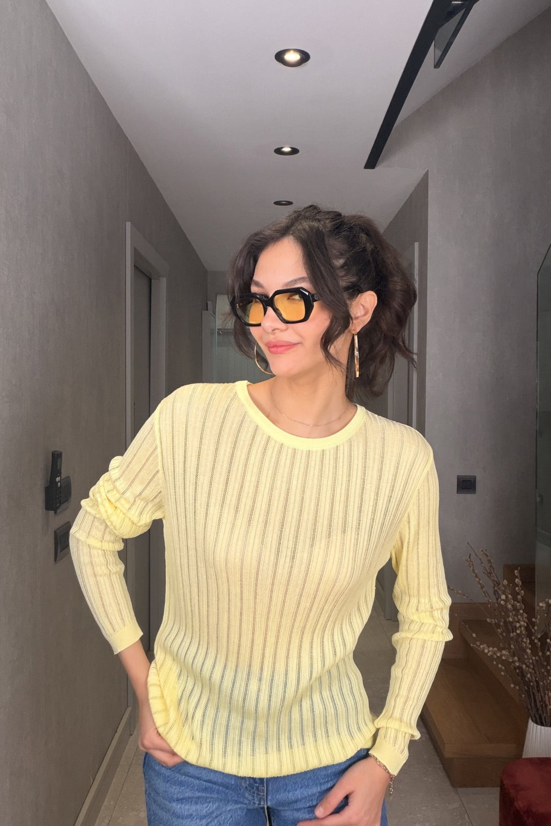 Sarı Arkadan Düğmeli Bluz