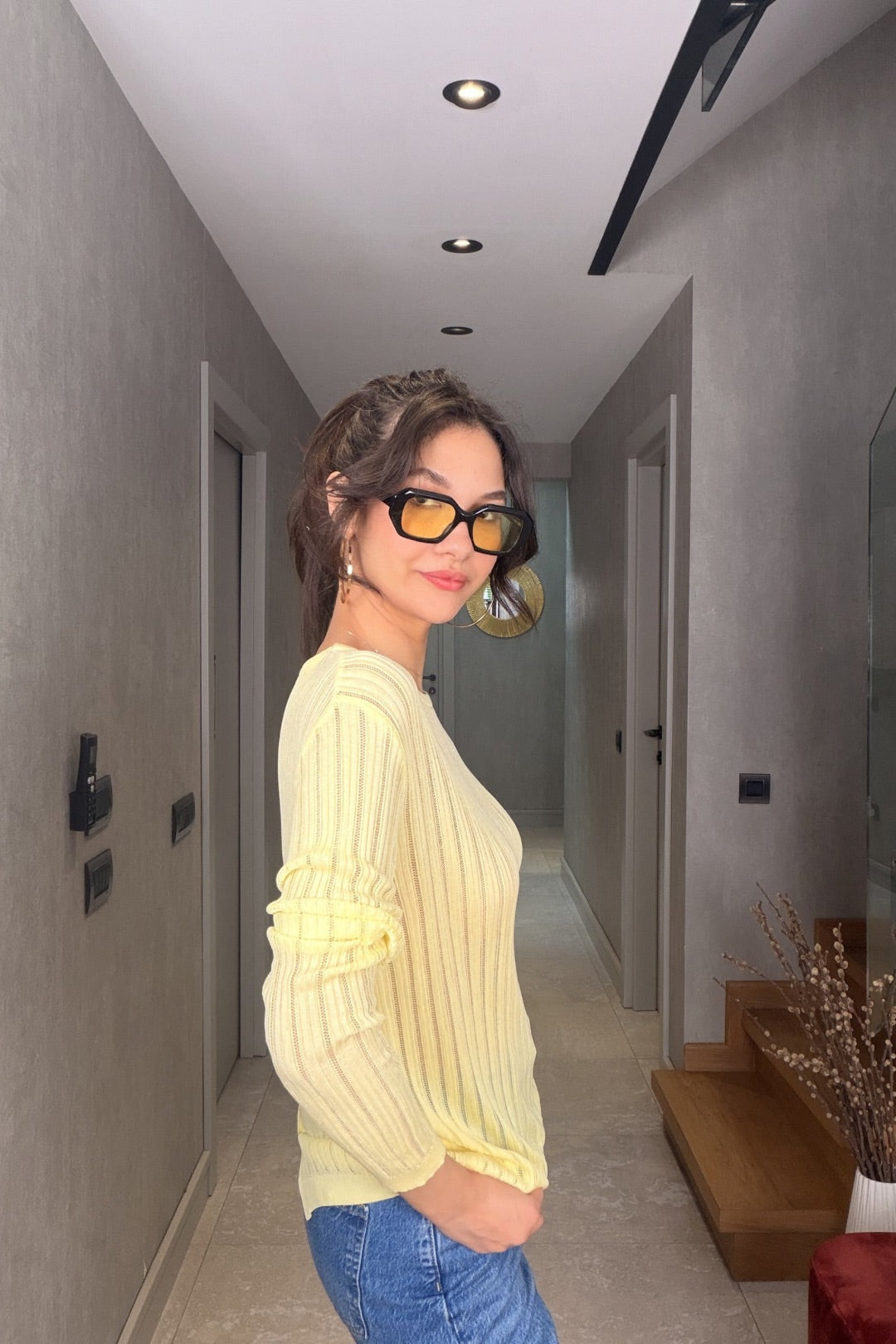 Sarı Arkadan Düğmeli Bluz