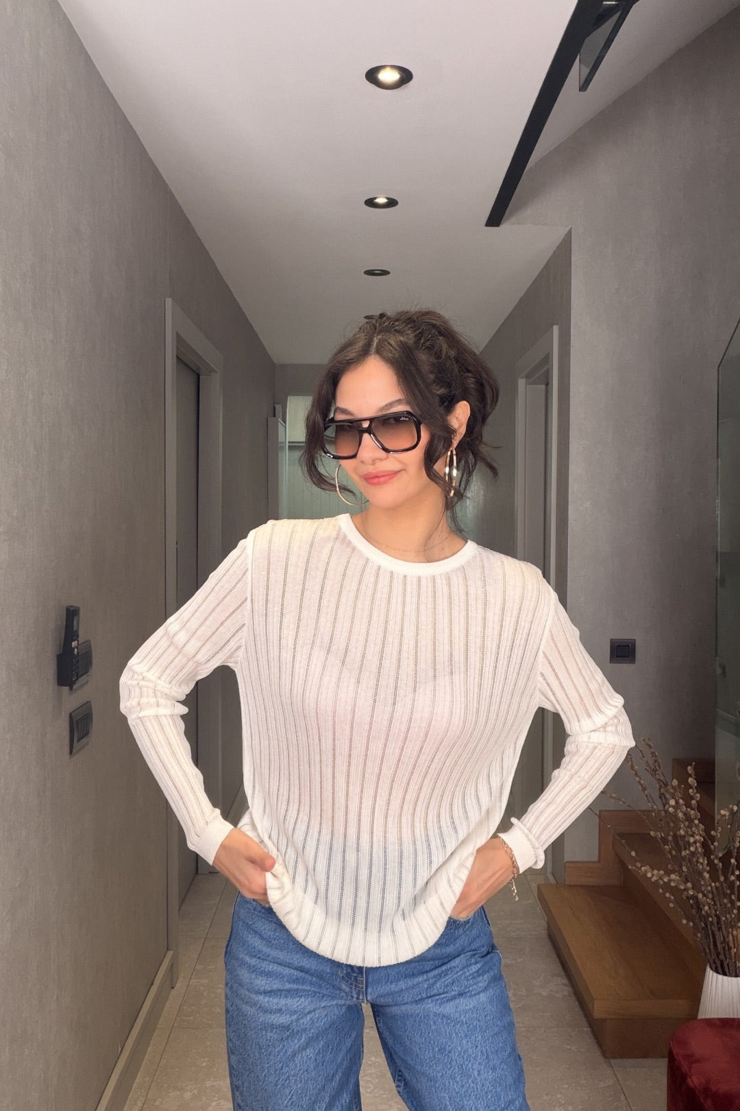 Ekru Arkadan Düğmeli Bluz