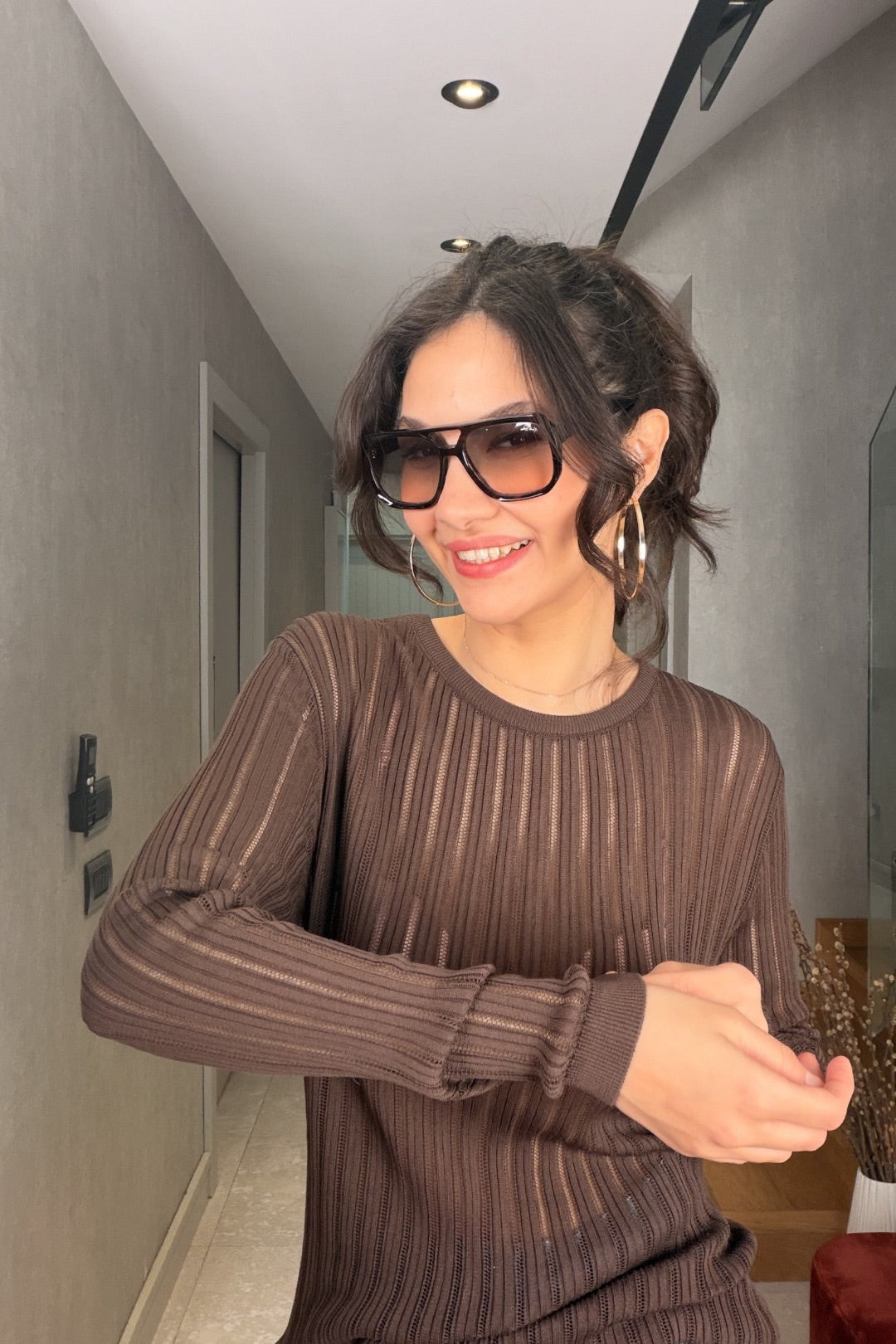 Kahverengi Arkadan Düğmeli Bluz