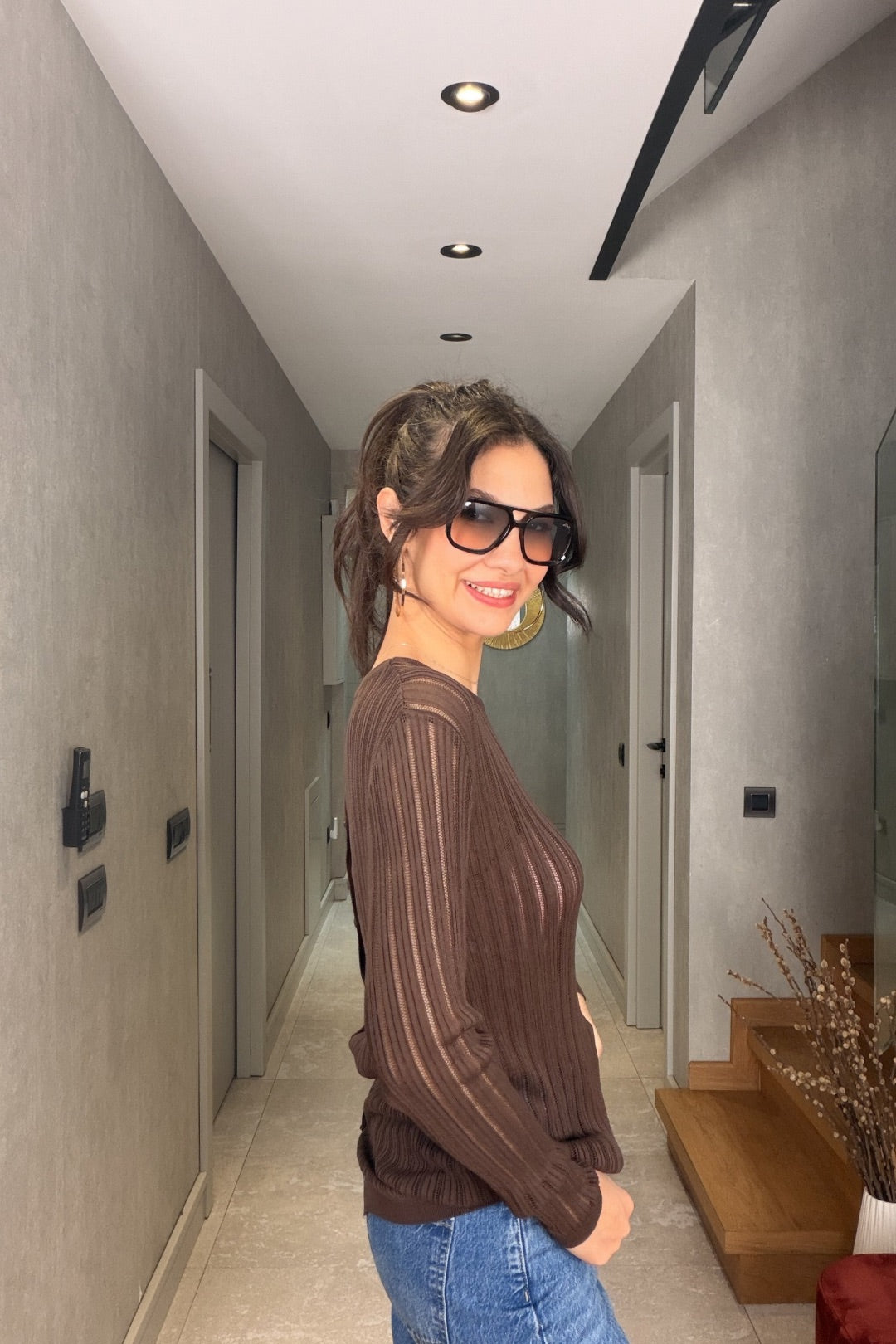 Kahverengi Arkadan Düğmeli Bluz