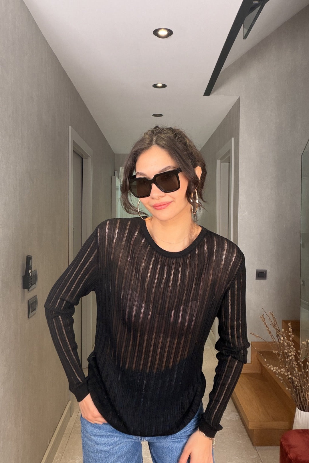 Siyah Arkadan Düğmeli Bluz