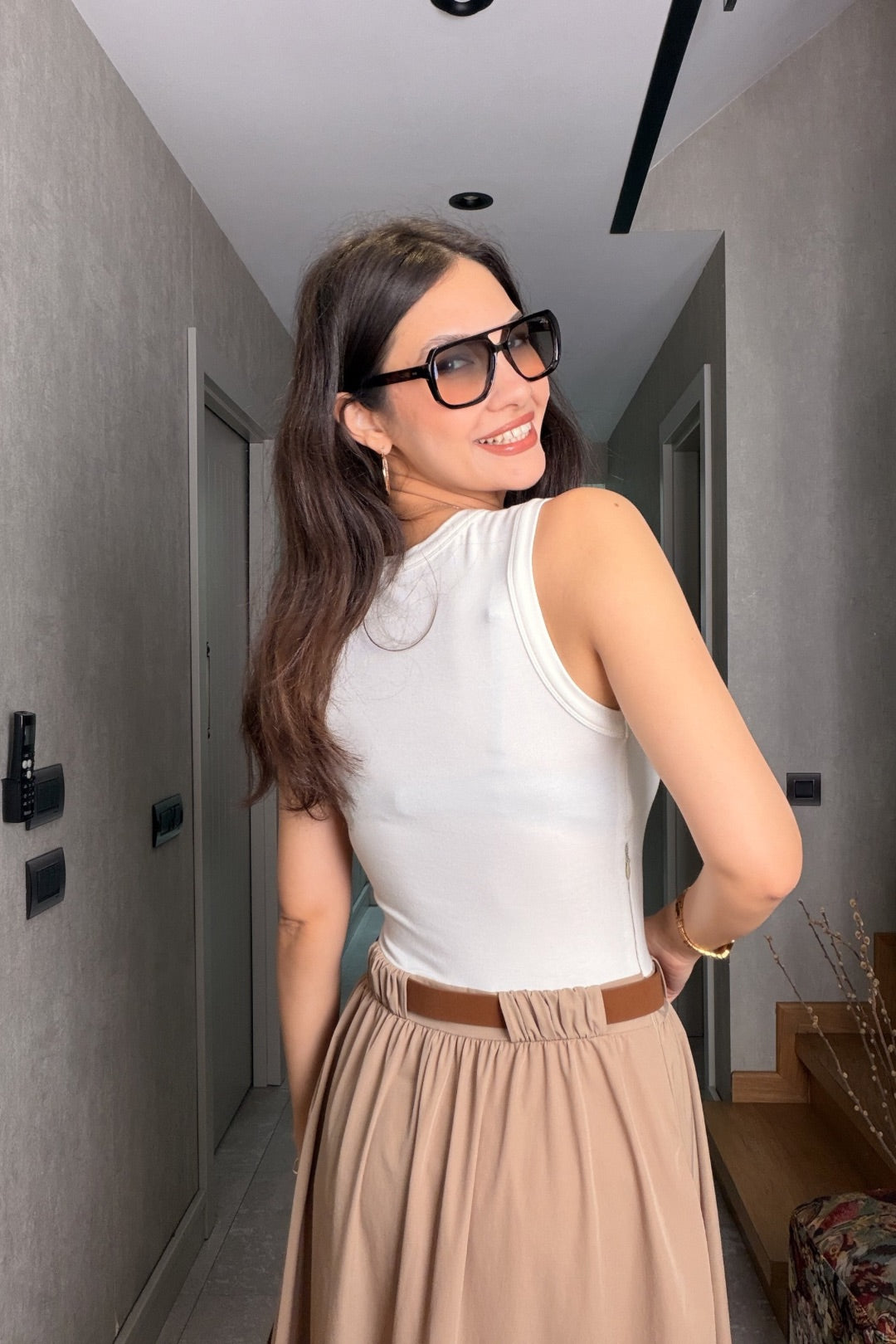 Bej Kemerli Paraşüt Etekli Elbise