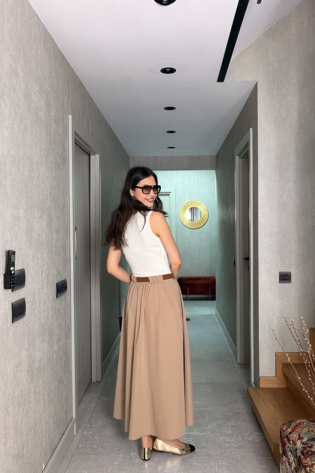 Bej Kemerli Paraşüt Etekli Elbise