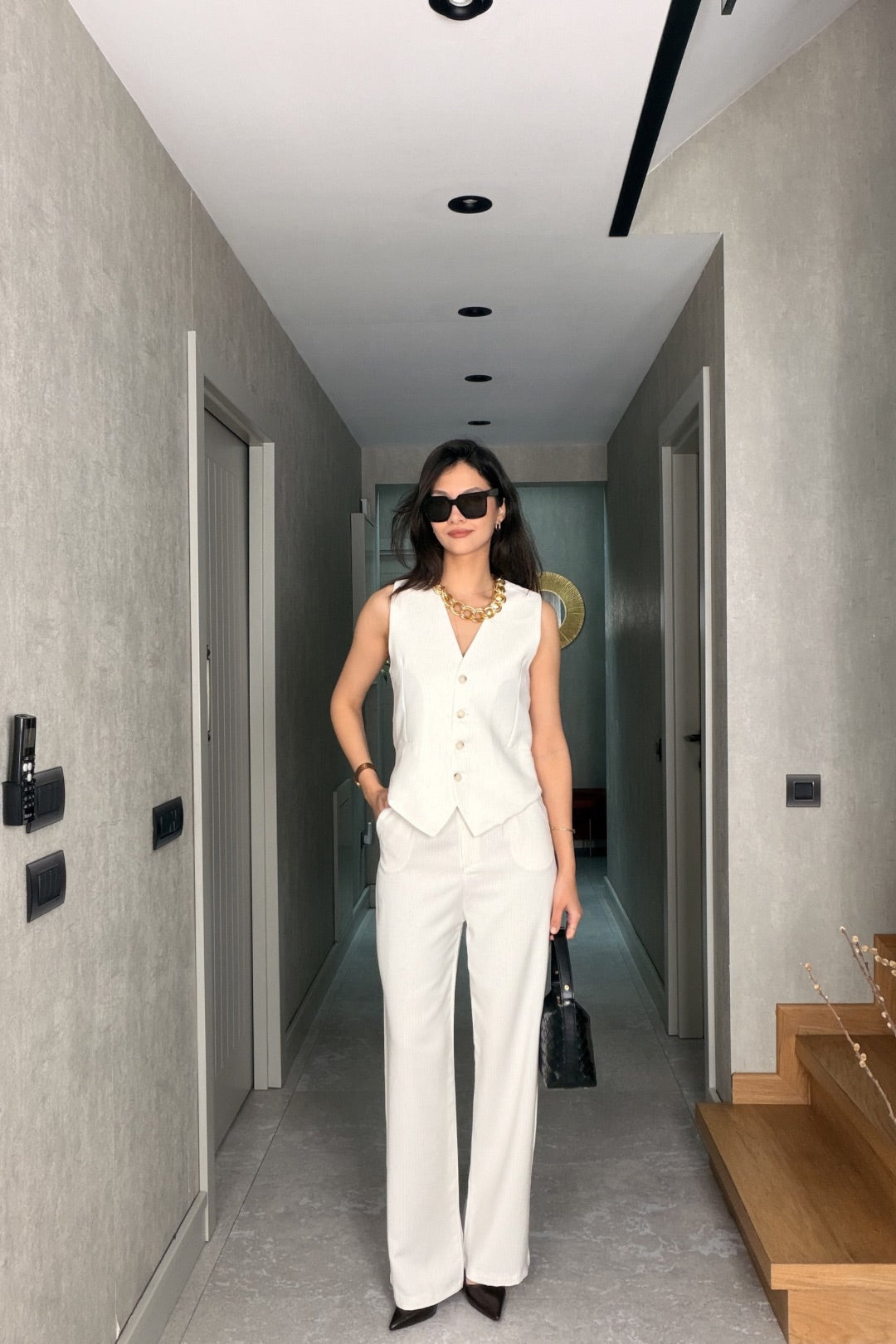 Beyaz Çizgili Yelekli Takım