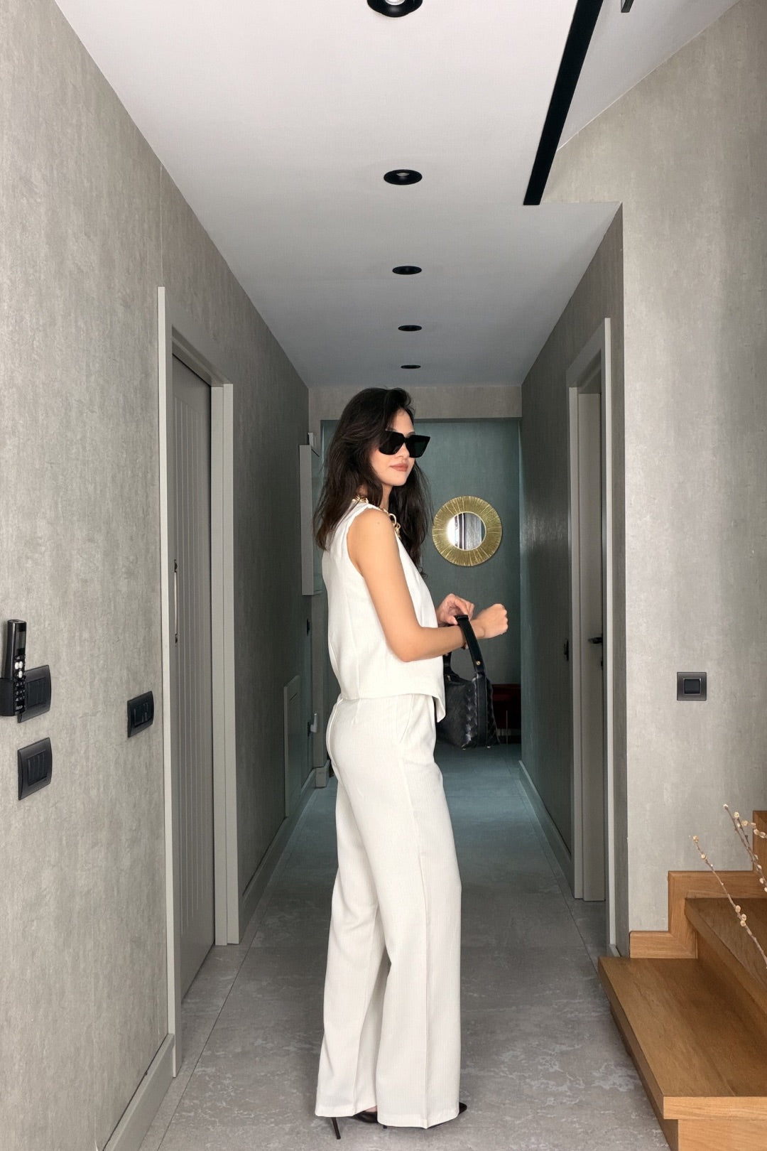 Beyaz Çizgili Yelekli Takım