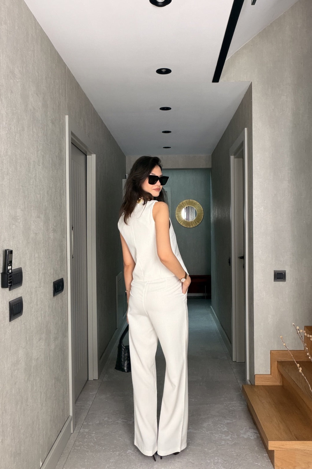 Beyaz Çizgili Yelekli Takım