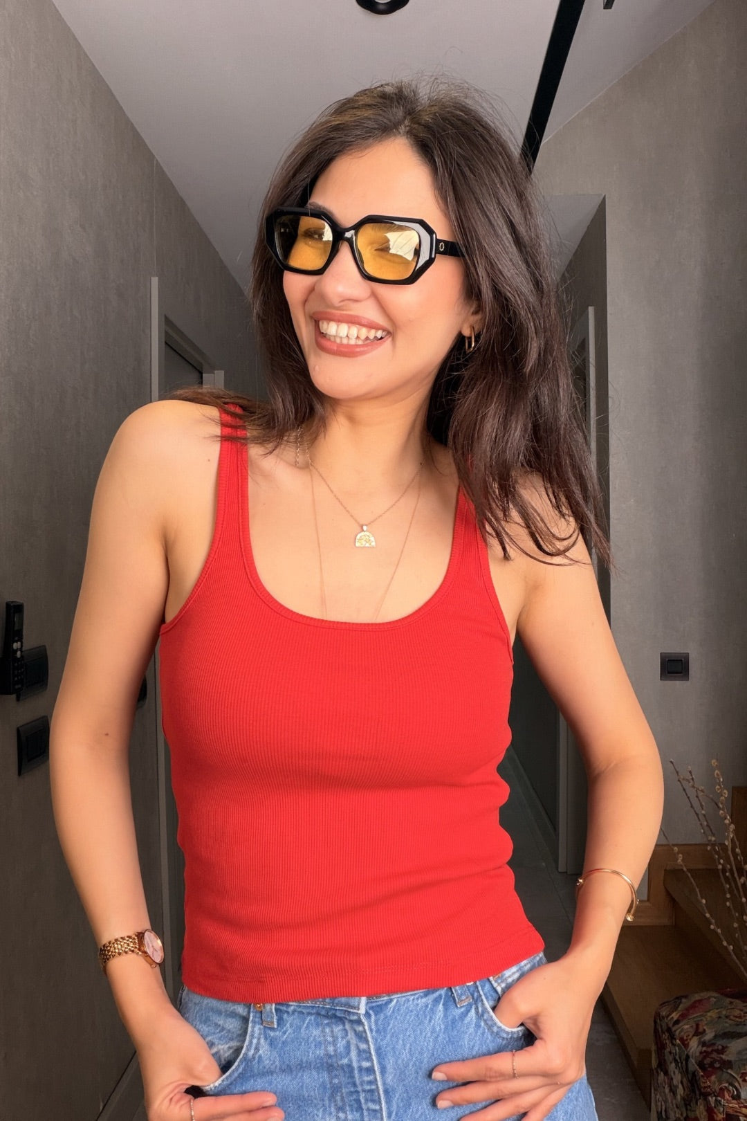 Kırmızı Fitilli Atlet