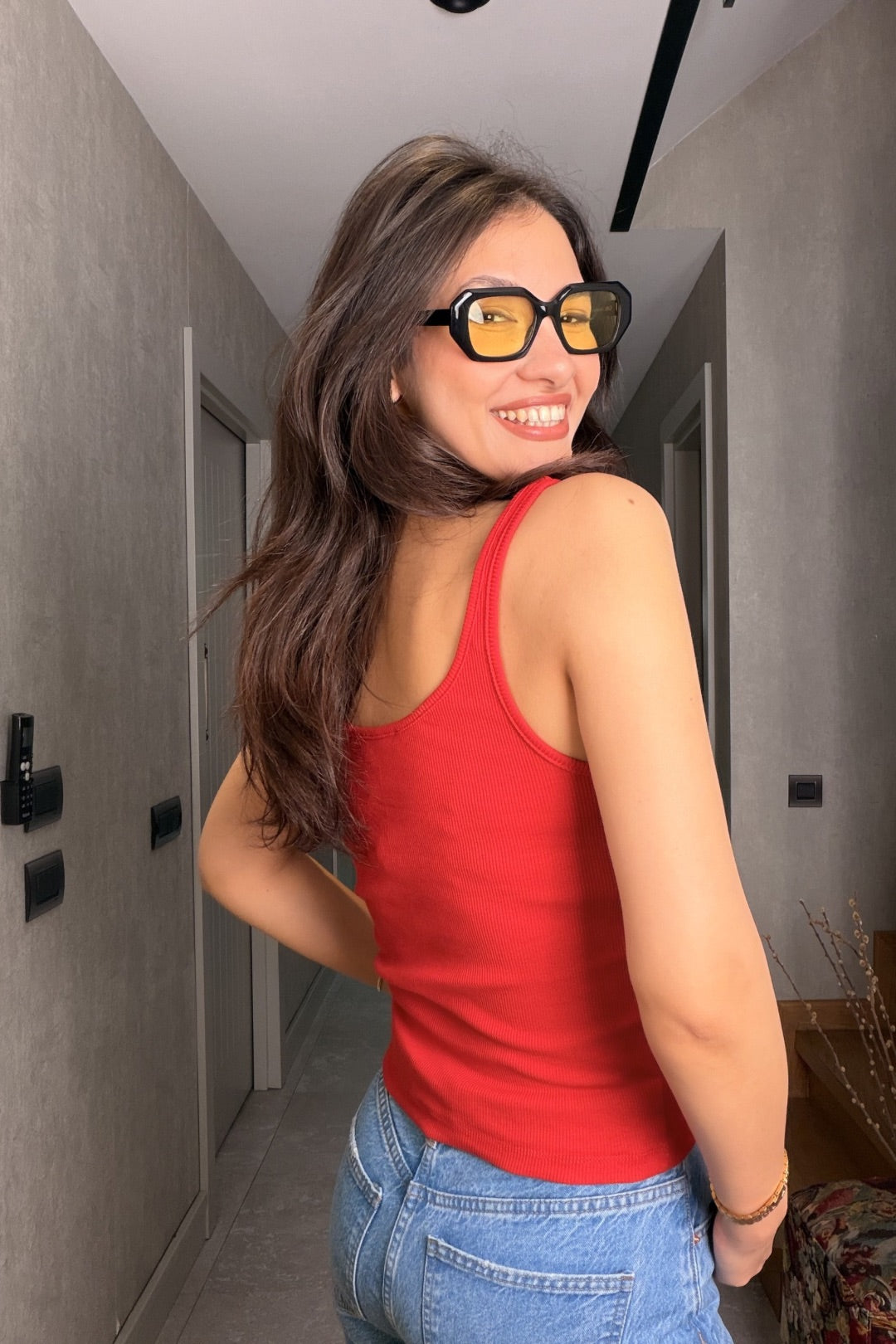 Kırmızı Fitilli Atlet