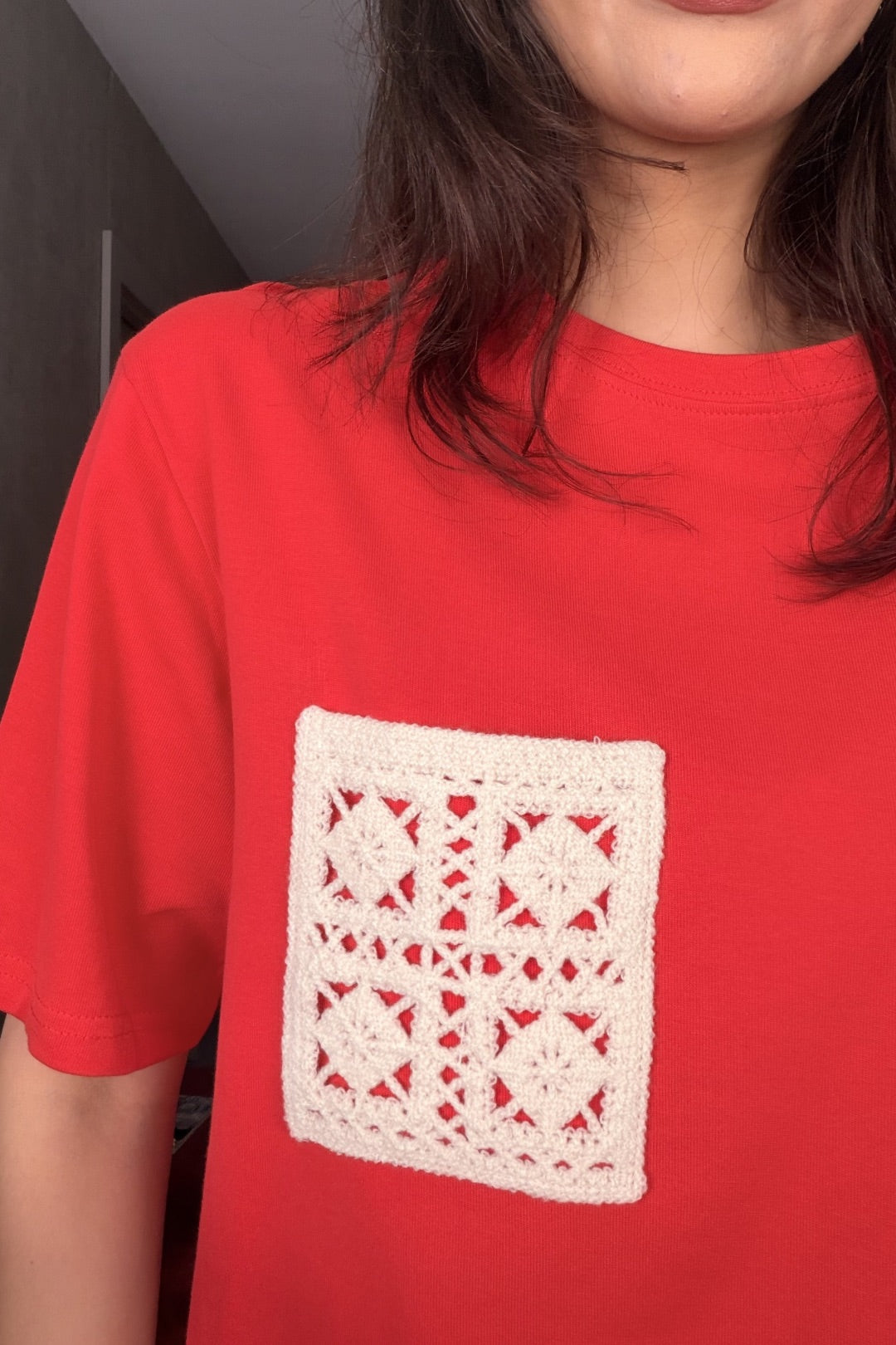 Kırmızı Makremeli Cepli Tshirt