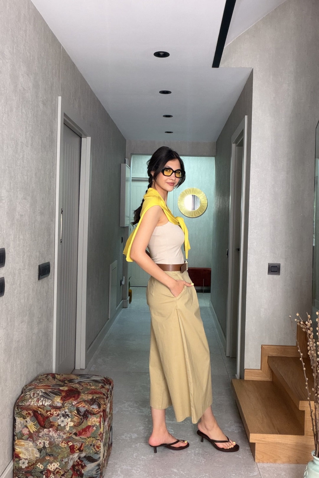 Bej  Kemerli Bermuda Pantolon