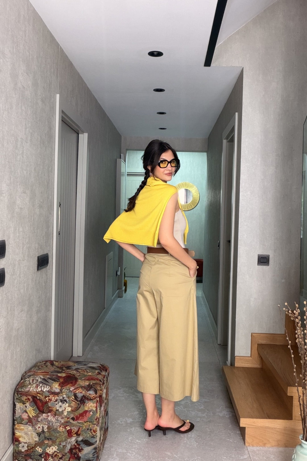 Bej  Kemerli Bermuda Pantolon