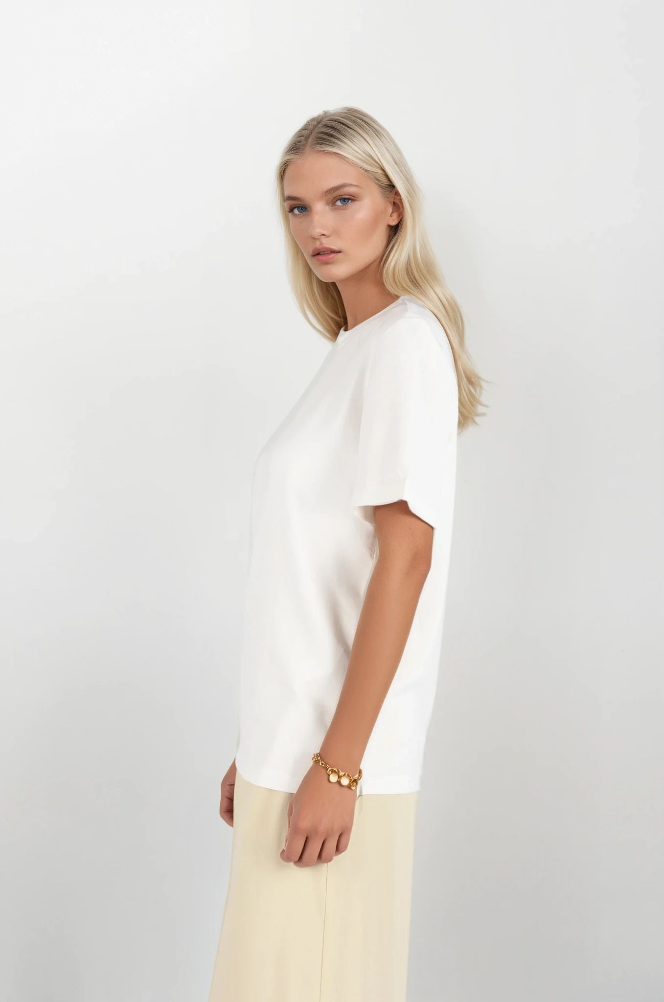 Beyaz Bisiklet Yakalı Oversize T-Shirt