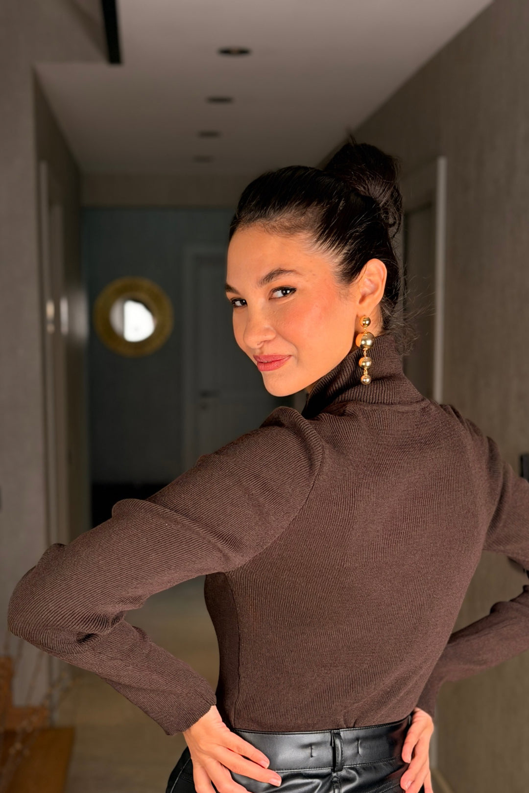 Kahverengi Çıtçıtlı Triko