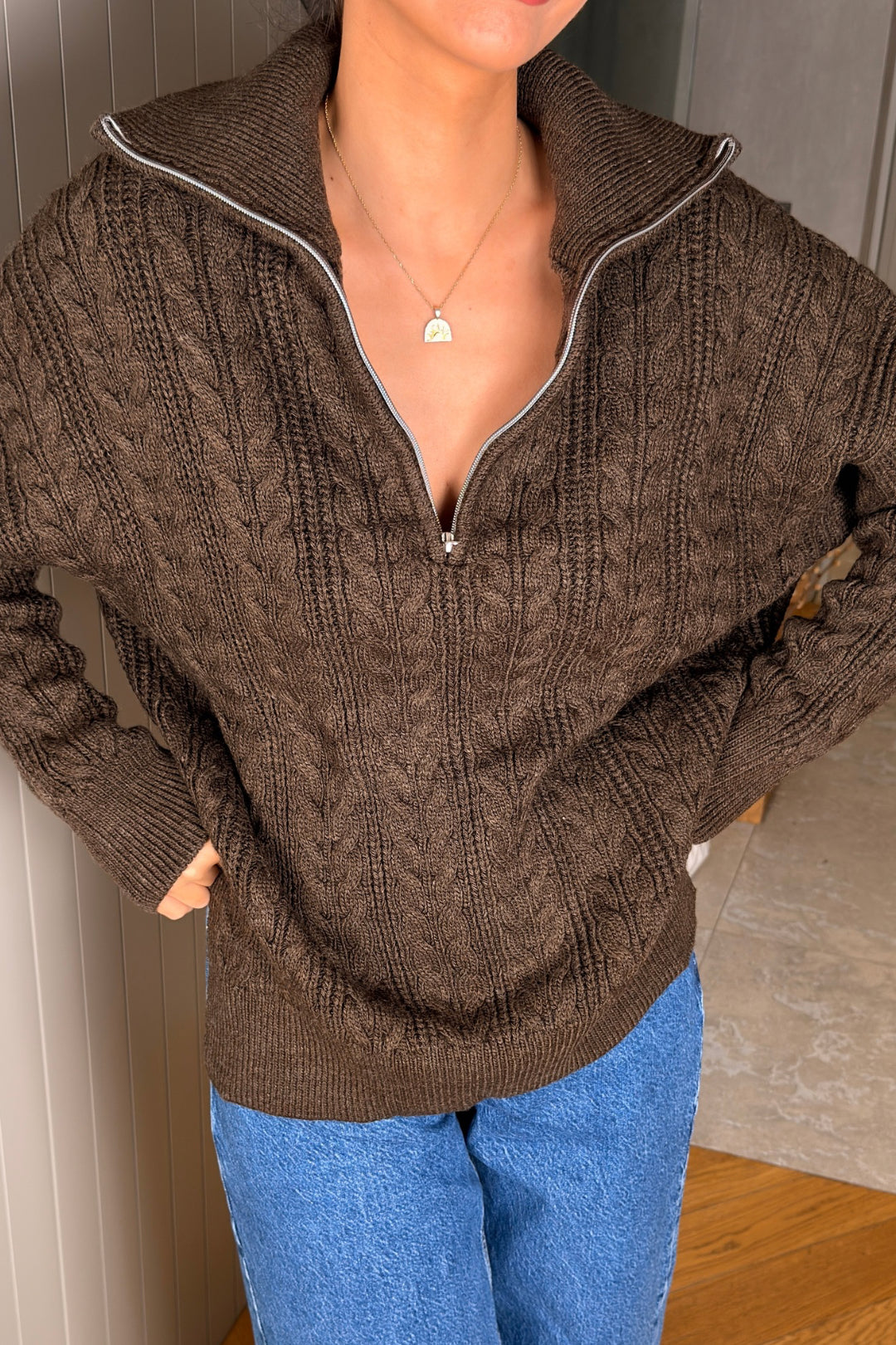 Kahvrengi Saç Örgü Yandan Yırtmaçlı Triko