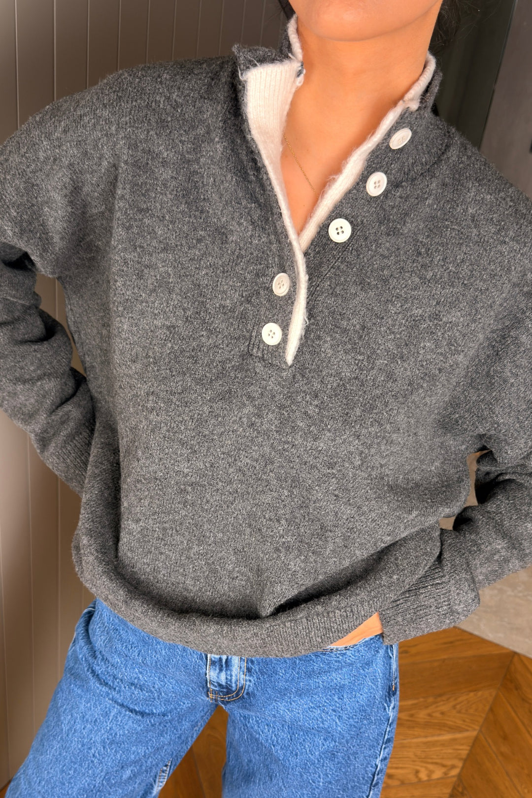 Antrasit Yaka Detaylı Triko