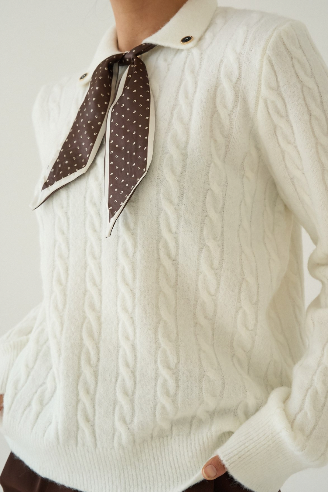 Bej Eşarp Bağlamalı Triko