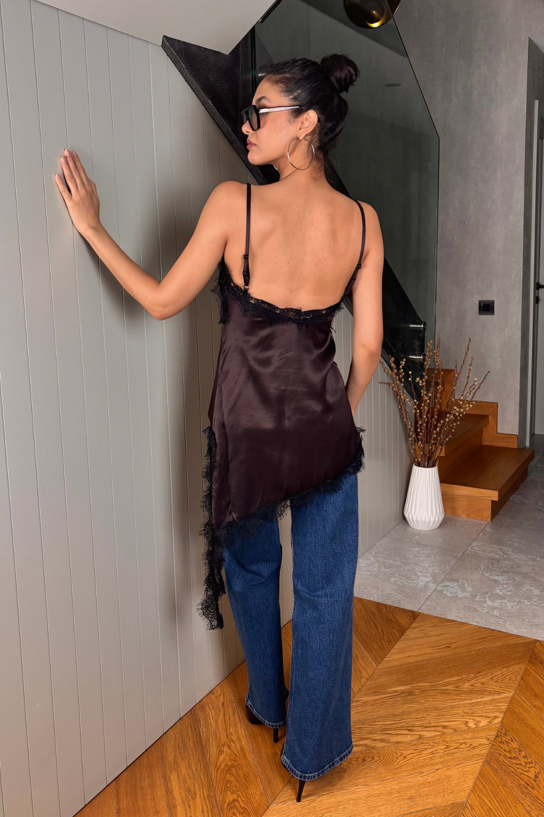 Kahverengi Askılı Dantel Detaylı Bluz